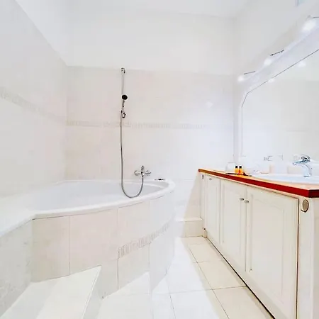 Apartament Le Bel Epoque - Centre Cannes